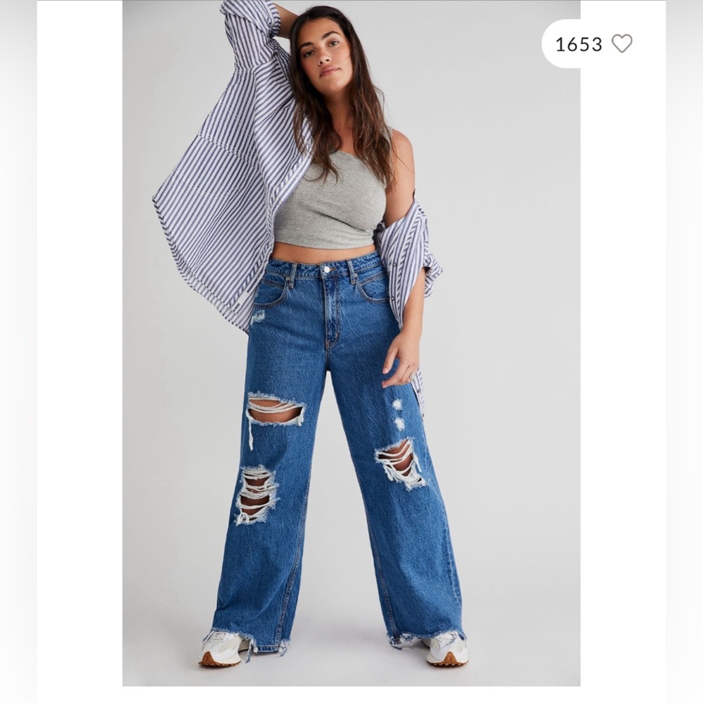 Free People CRVY Destructed Straight Leg Jeans size 32